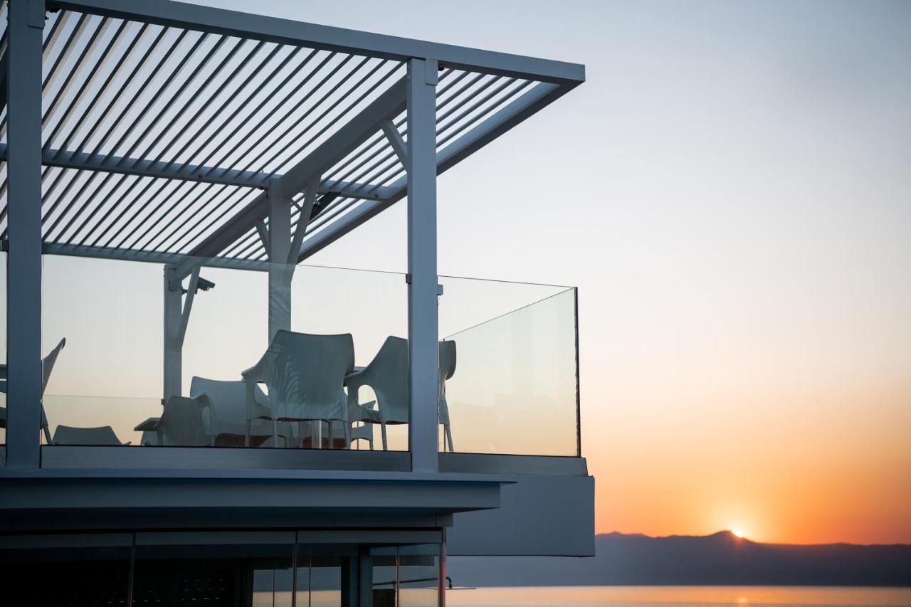 Vergina Beach Hotel Agia Marina エクステリア 写真