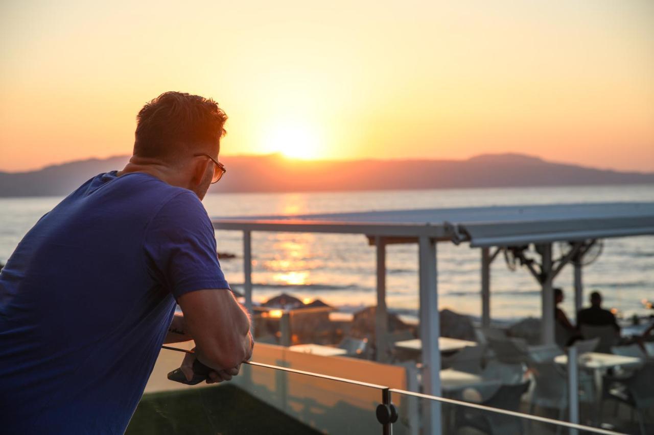 Vergina Beach Hotel Agia Marina エクステリア 写真